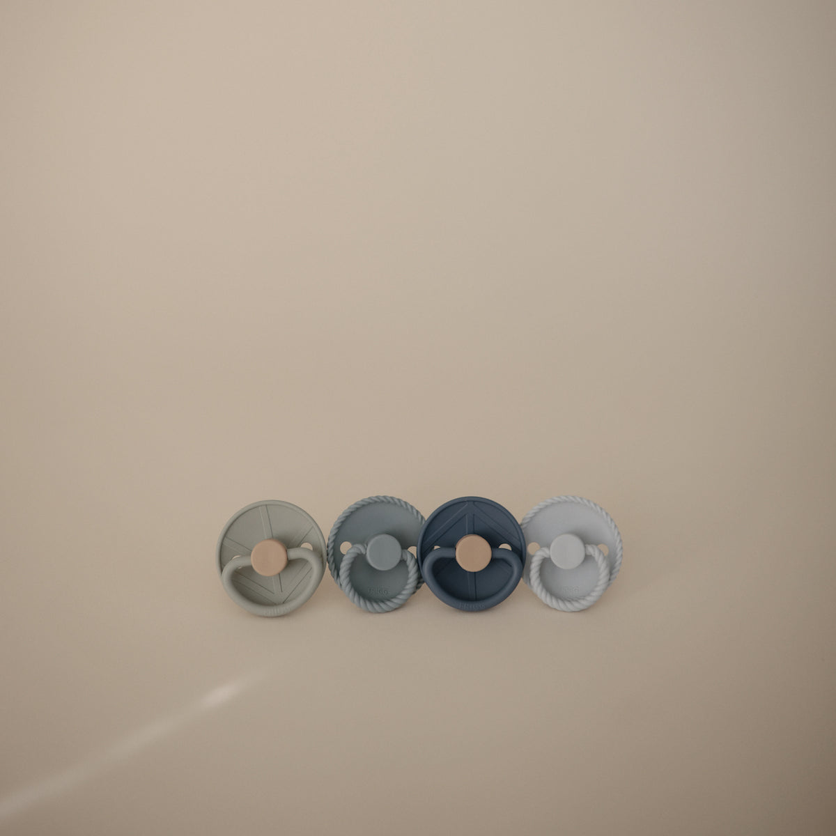 FRIGG Silicone Pacifier 4-Pack - 6-18 Months